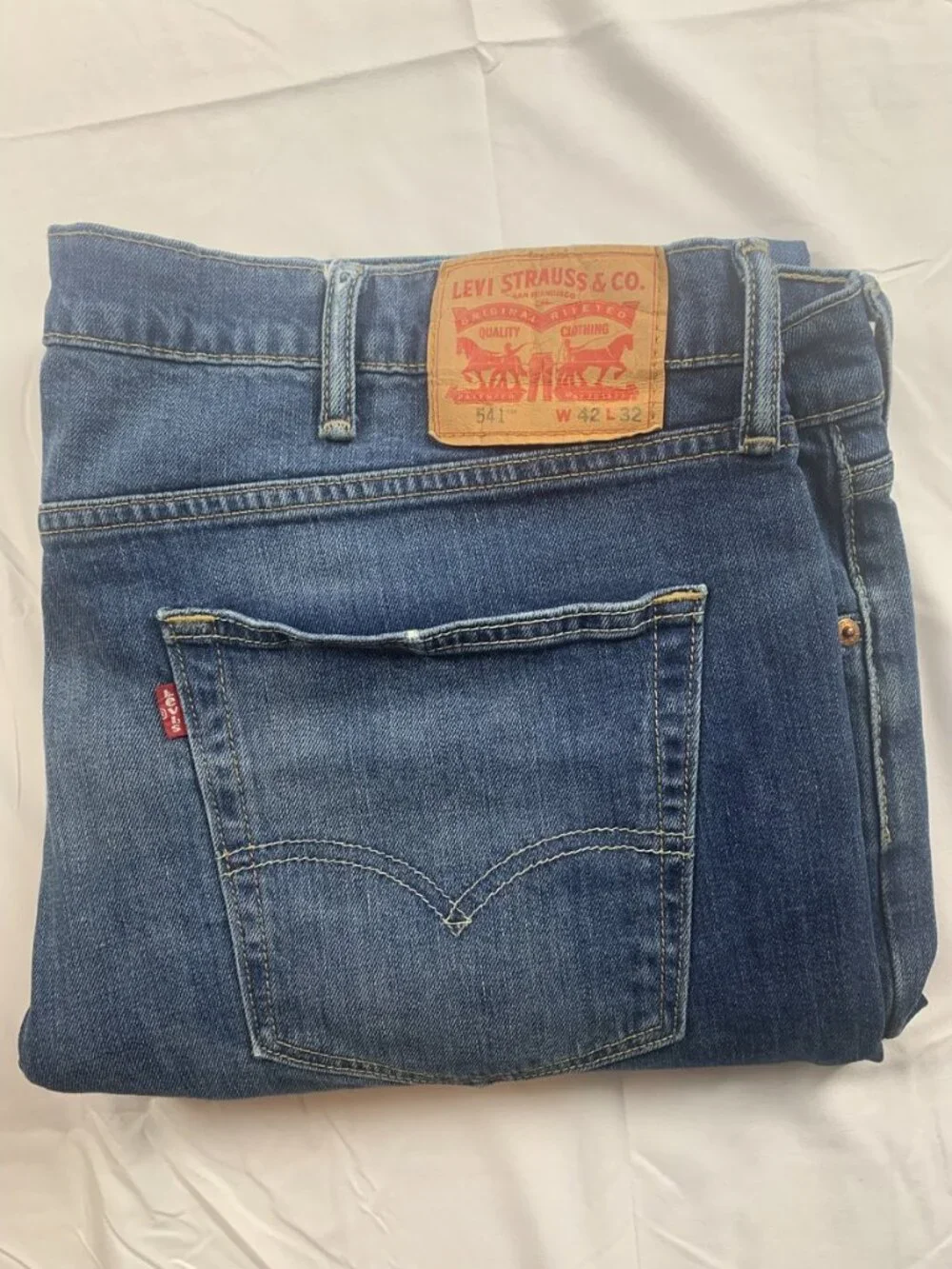 Levis 541 Athletic Taper Mens Jeans W42 L32 Medium Blue Wash Zip Fly Denim
